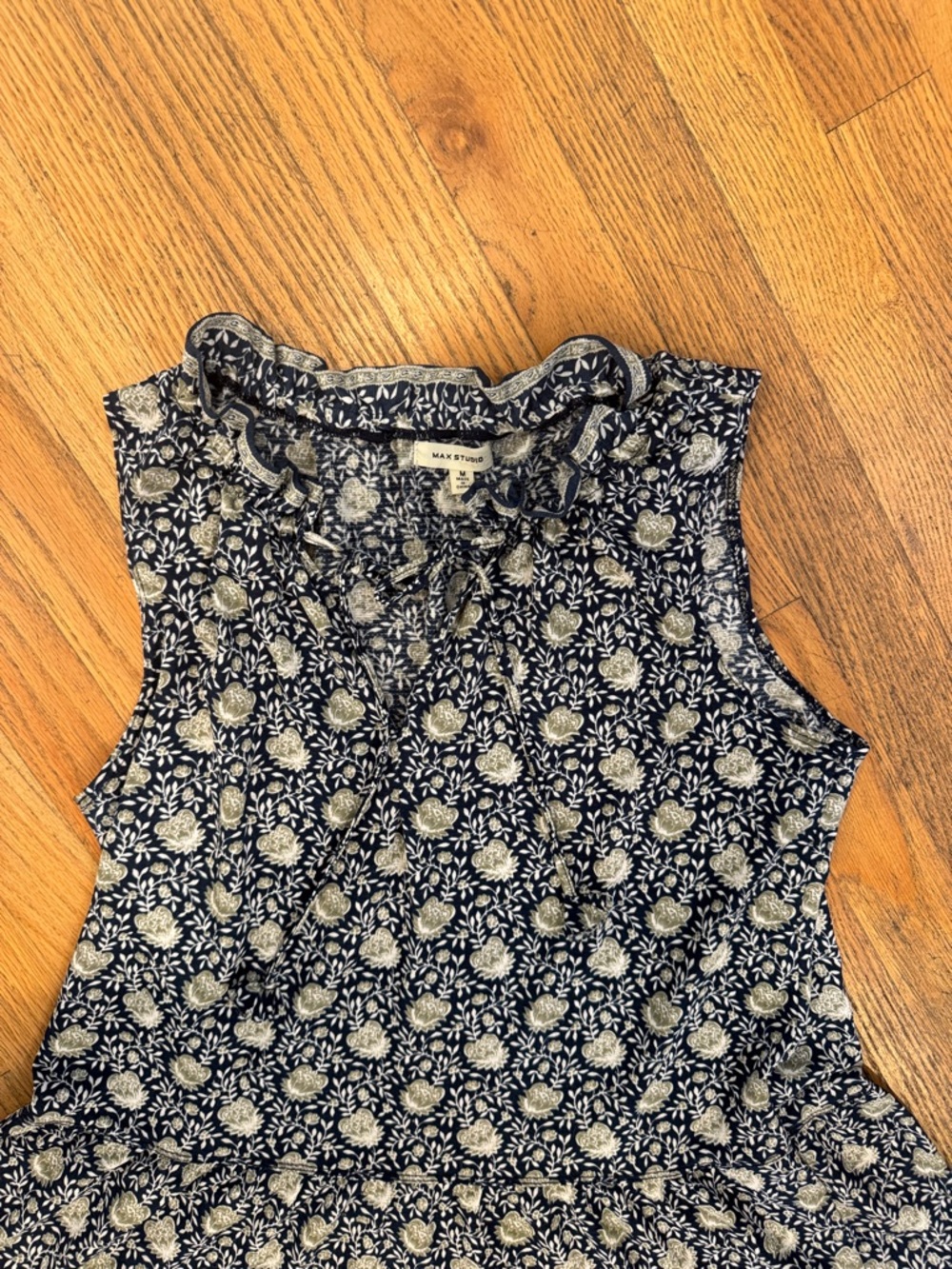 Max Studio Navy and Ivory Floral Top - Picture 3 of 6